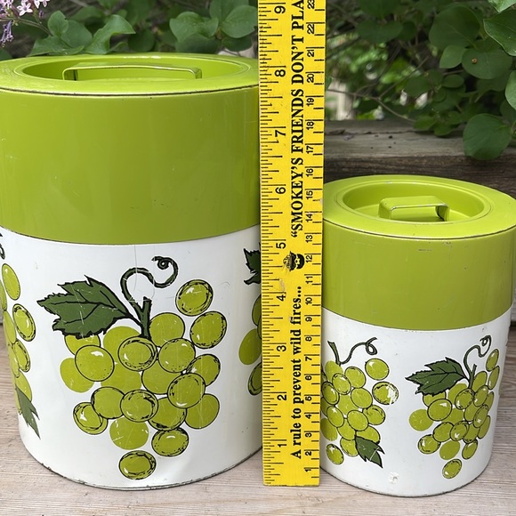 Set of 2 Retro Avocado Green Metal Kitchen Canisters With Grape Motif - Picture 16 of 16